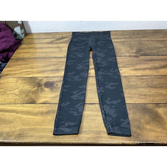 Spanx Look At Me Now Seamless Leggings Womens Small Black Gray Camo - Picture 1 of 9